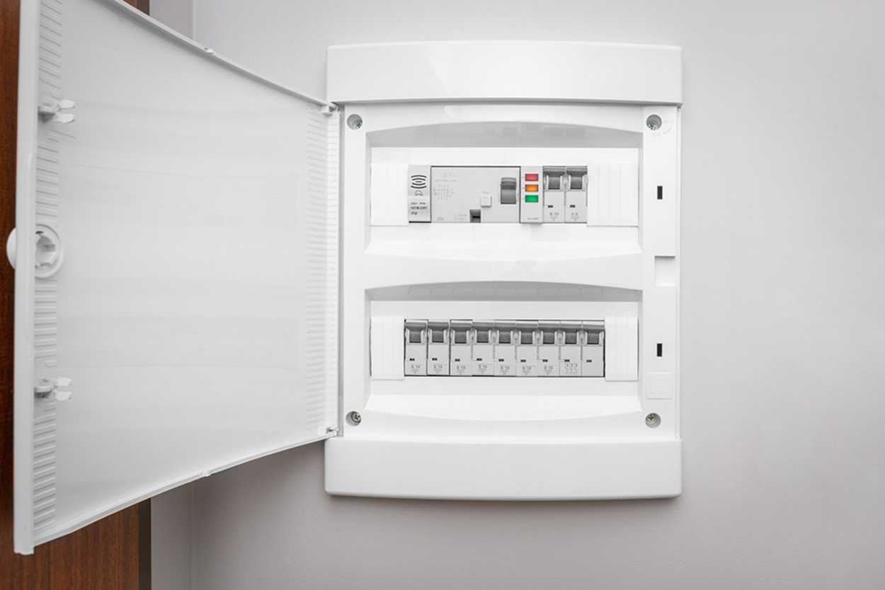 Überspannungsschutz bei Muster Elektro in Musterstadt