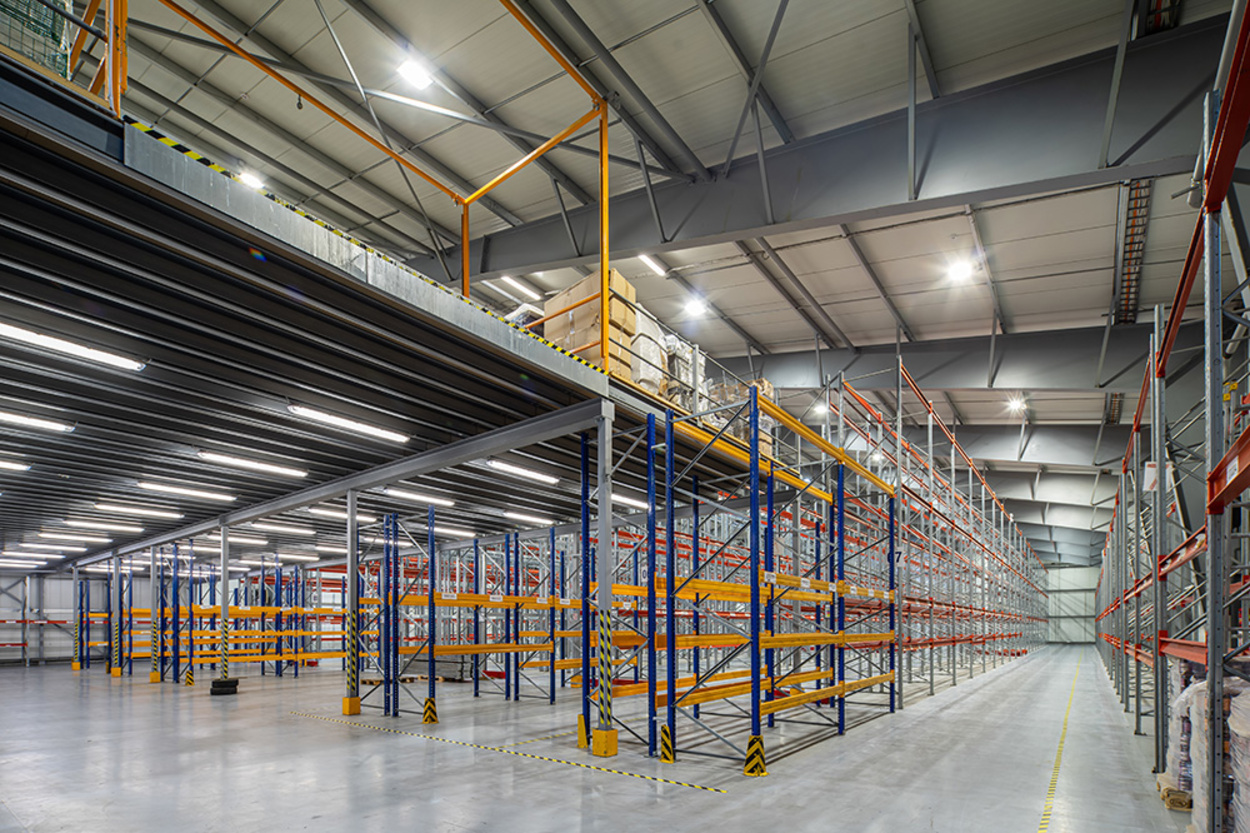 Industriebeleuchtung bei Muster Elektro in Musterstadt